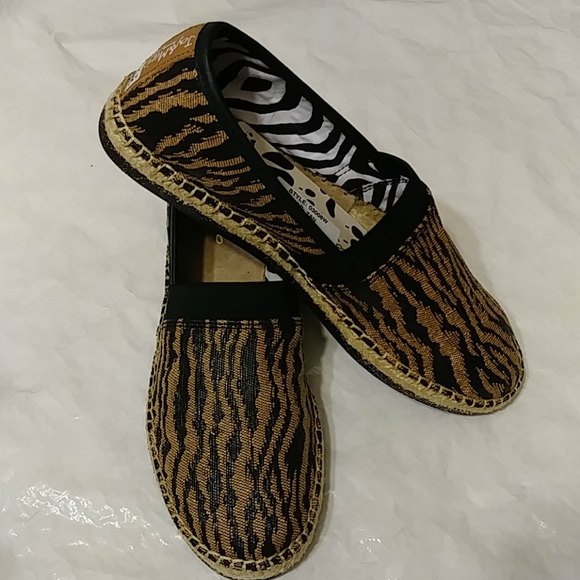 Black and Brown Pattern Slip On Flats - Picture 3 of 8